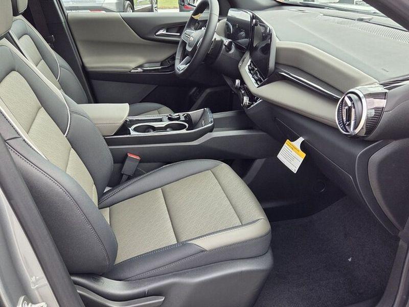 new 2026 Chevrolet Equinox car, priced at $32,345