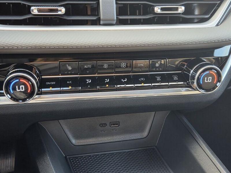 new 2026 Chevrolet Equinox car, priced at $33,290