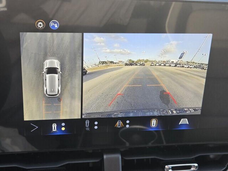 new 2026 Chevrolet Equinox car, priced at $33,290