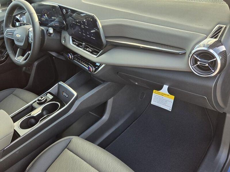 new 2026 Chevrolet Equinox car, priced at $33,290