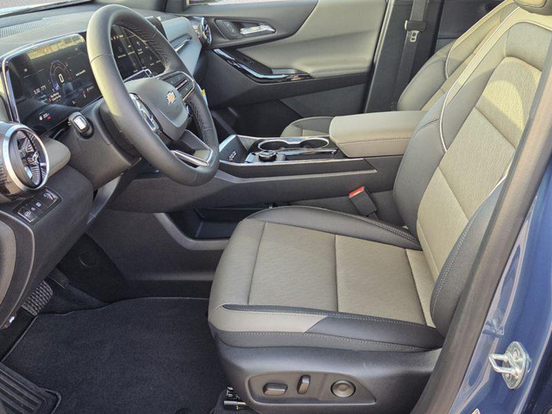 new 2026 Chevrolet Equinox car, priced at $33,290