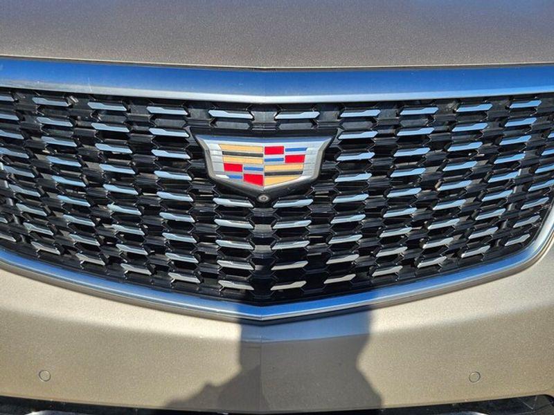 used 2023 Cadillac XT5 car, priced at $32,400