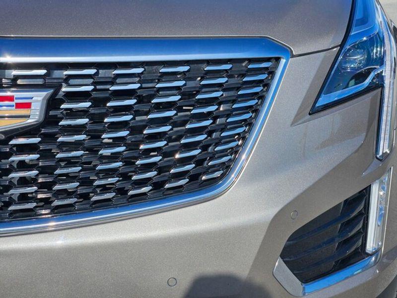 used 2023 Cadillac XT5 car, priced at $32,400