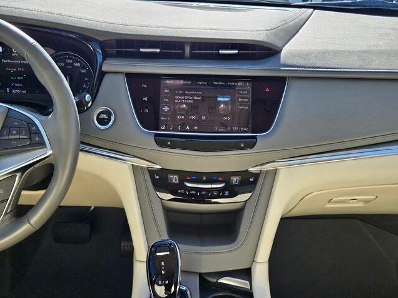 used 2023 Cadillac XT5 car, priced at $32,400