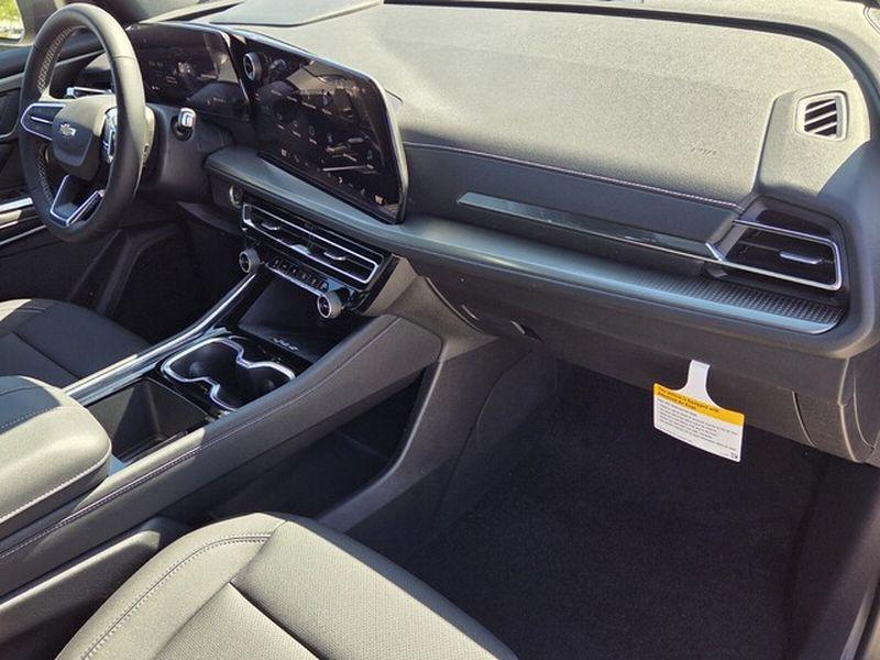 new 2026 Chevrolet Traverse car, priced at $44,020