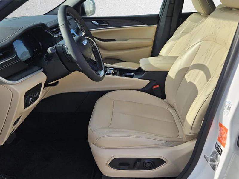 used 2025 Jeep Grand Cherokee car, priced at $44,900