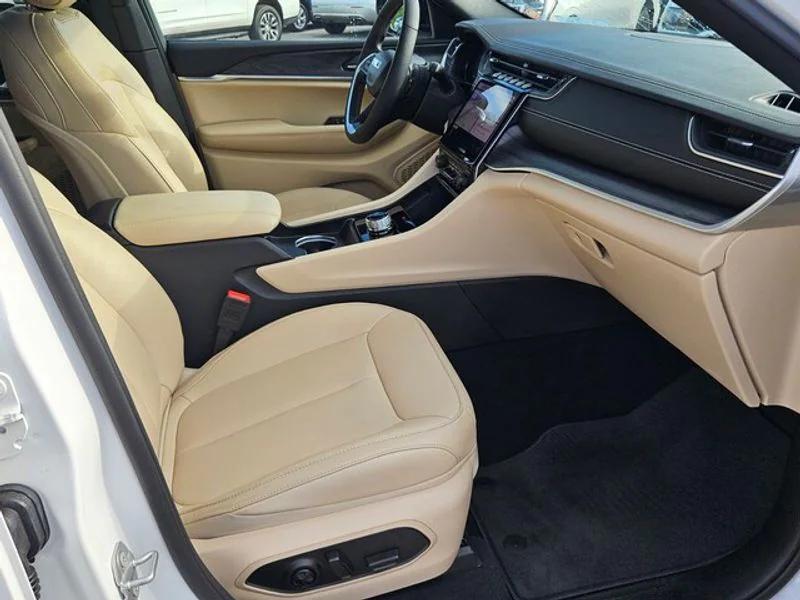 used 2025 Jeep Grand Cherokee car, priced at $44,900