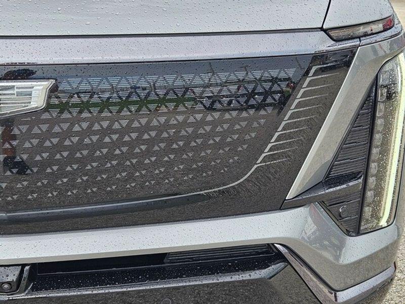 new 2026 Cadillac VISTIQ car, priced at $79,590