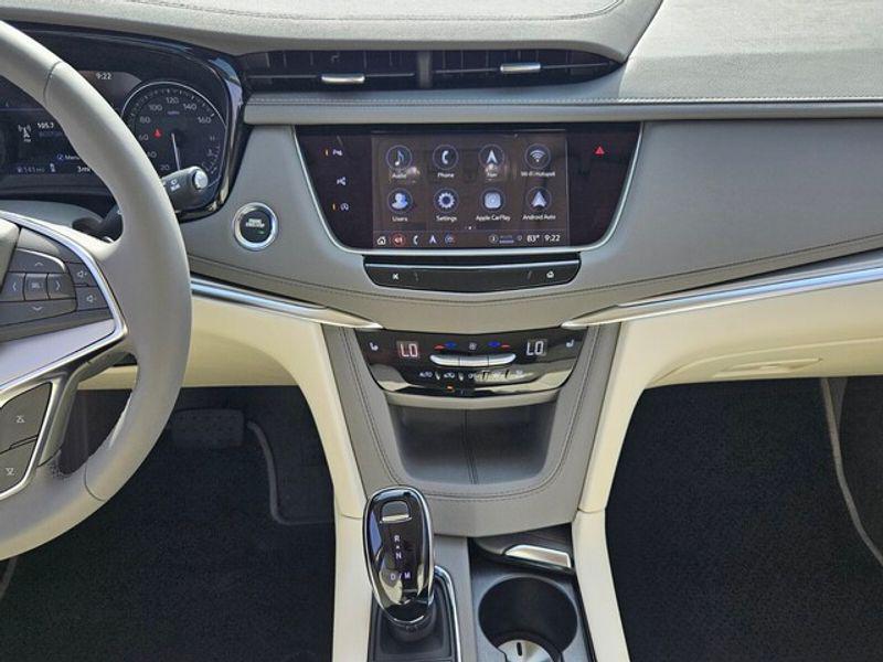 new 2025 Cadillac XT5 car, priced at $55,890