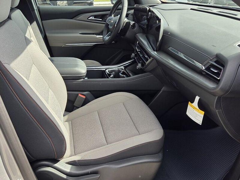 new 2026 Chevrolet Traverse car, priced at $41,795