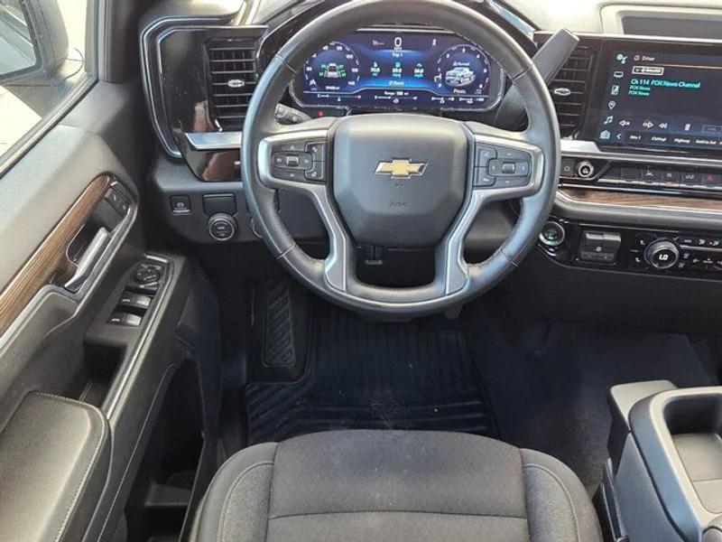used 2025 Chevrolet Silverado 1500 car, priced at $40,124