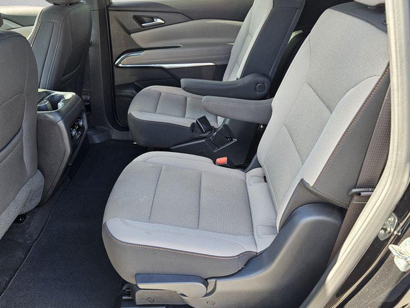 used 2025 Chevrolet Traverse car, priced at $37,999