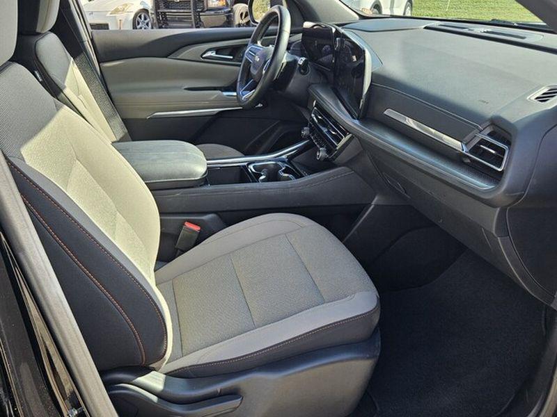 used 2025 Chevrolet Traverse car, priced at $37,999