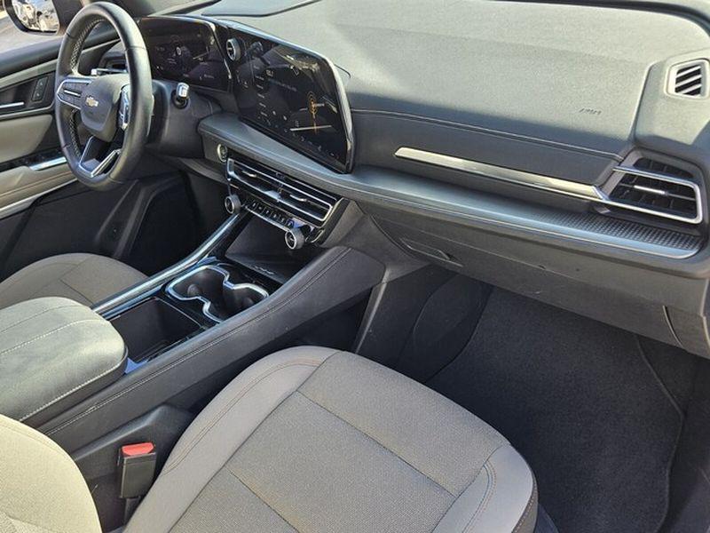 used 2025 Chevrolet Traverse car, priced at $37,999