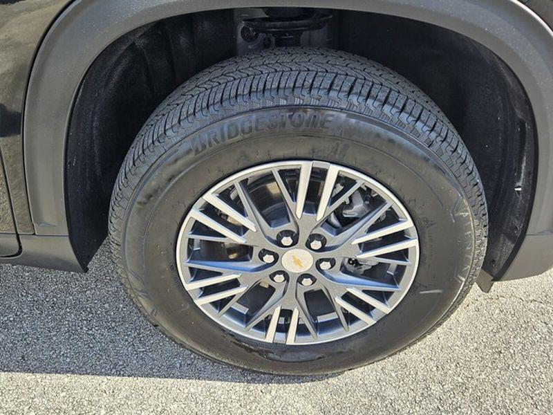 used 2025 Chevrolet Traverse car, priced at $37,999