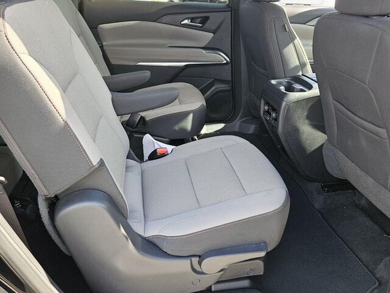 used 2025 Chevrolet Traverse car, priced at $37,999