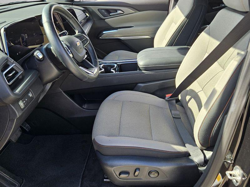 used 2025 Chevrolet Traverse car, priced at $37,999