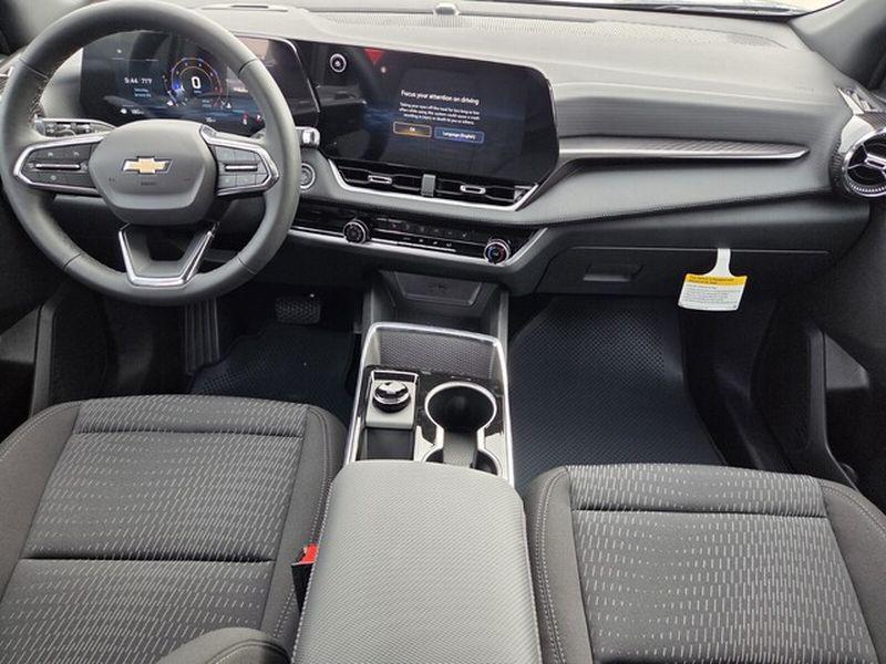 new 2026 Chevrolet Equinox car, priced at $30,295