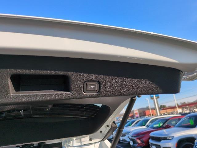 new 2026 Chevrolet Traverse car, priced at $46,022