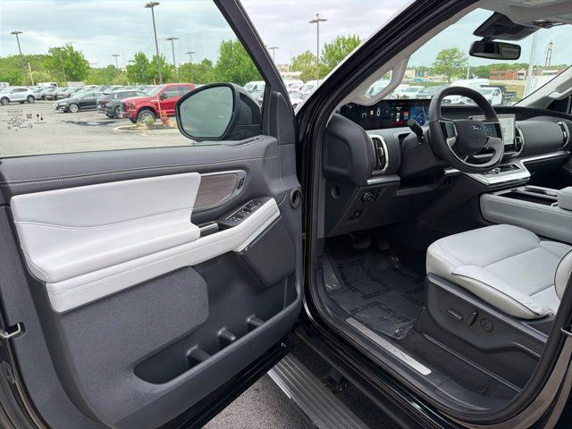 new 2025 Ford Expedition car, priced at $85,208