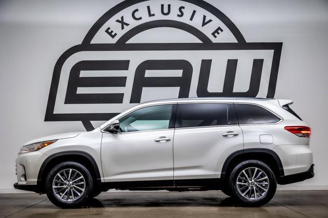 used 2019 Toyota Highlander car, priced at $26,754