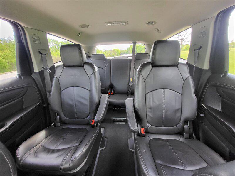 used 2015 Chevrolet Traverse car, priced at $8,995