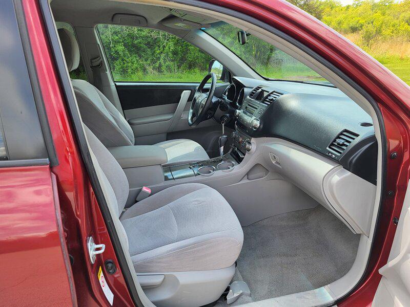 used 2010 Toyota Highlander car, priced at $7,500