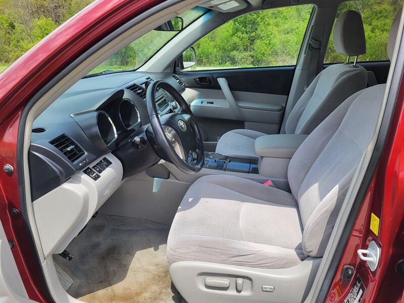 used 2010 Toyota Highlander car, priced at $7,500