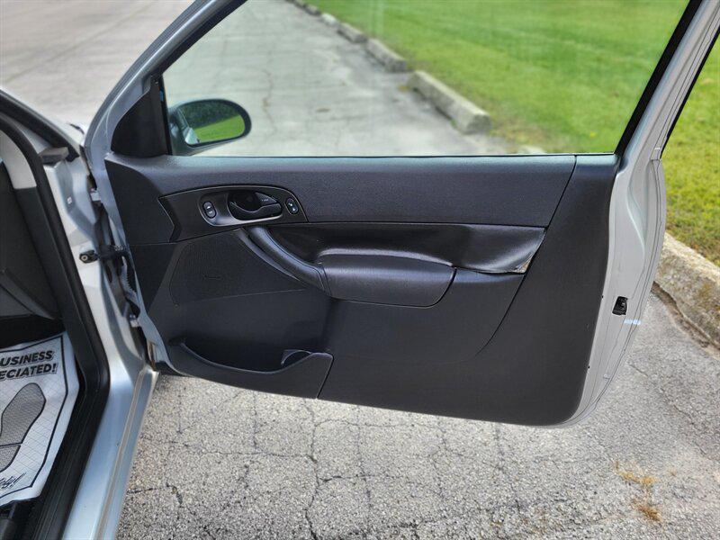 used 2005 Ford Focus car, priced at $2,995