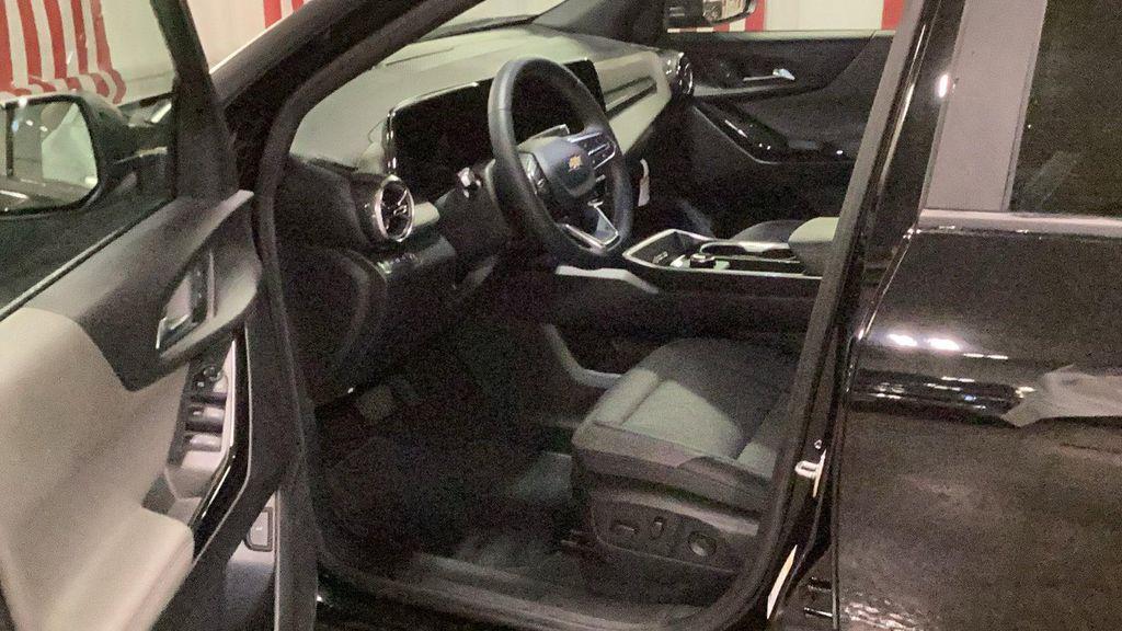 new 2026 Chevrolet Equinox car, priced at $30,645