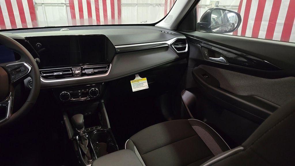 new 2025 Chevrolet TrailBlazer car, priced at $26,180