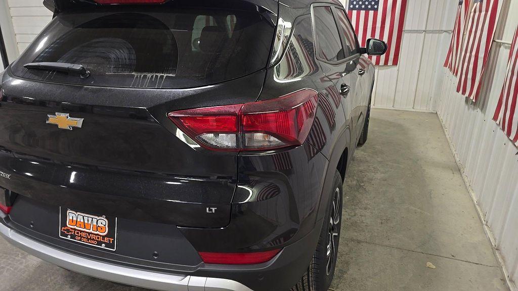 new 2025 Chevrolet TrailBlazer car, priced at $26,180