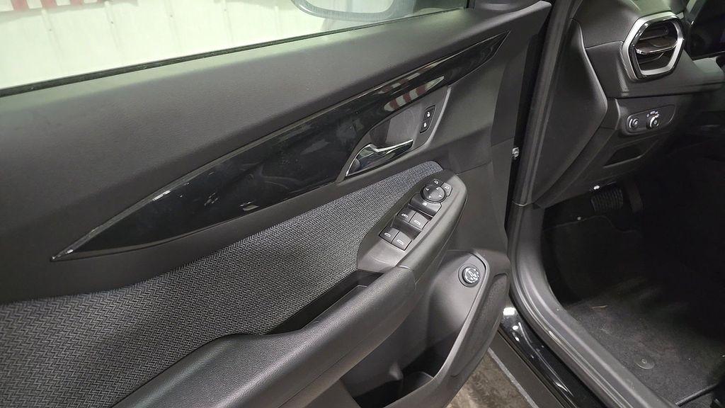 new 2025 Chevrolet TrailBlazer car, priced at $26,180