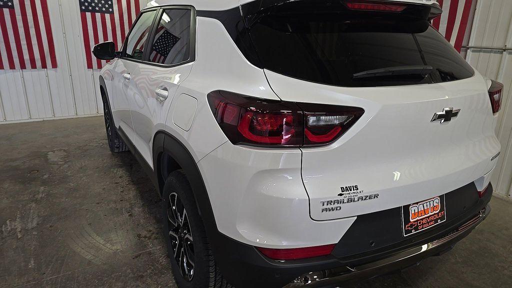 new 2025 Chevrolet TrailBlazer car, priced at $30,320