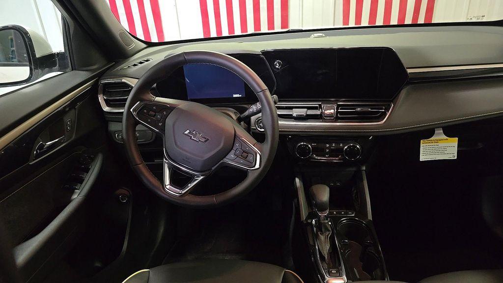 new 2025 Chevrolet TrailBlazer car, priced at $30,320