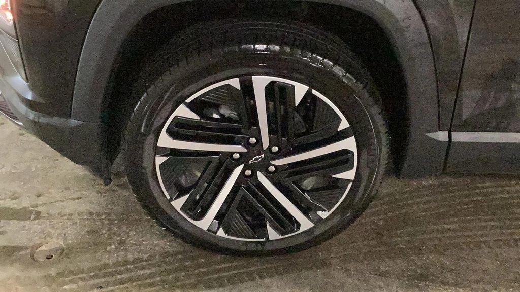 new 2026 Chevrolet Equinox car, priced at $30,990