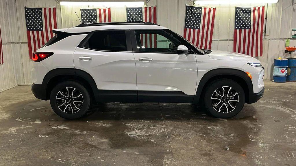 new 2025 Chevrolet TrailBlazer car, priced at $29,220
