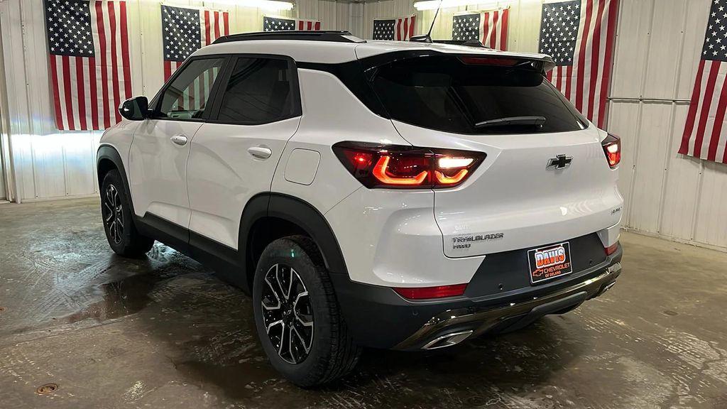 new 2025 Chevrolet TrailBlazer car, priced at $29,220