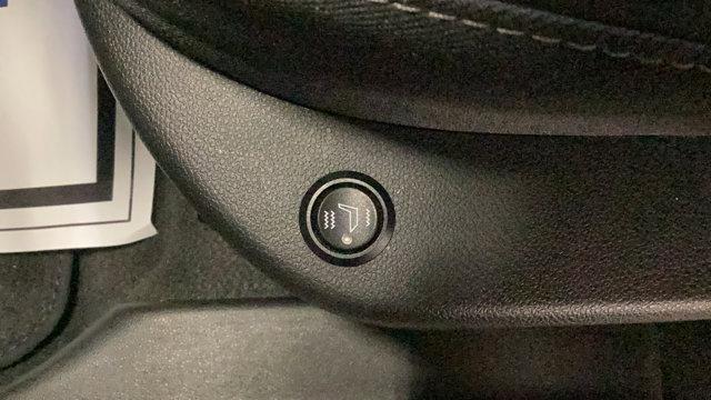 used 2025 Buick Envision car, priced at $27,990