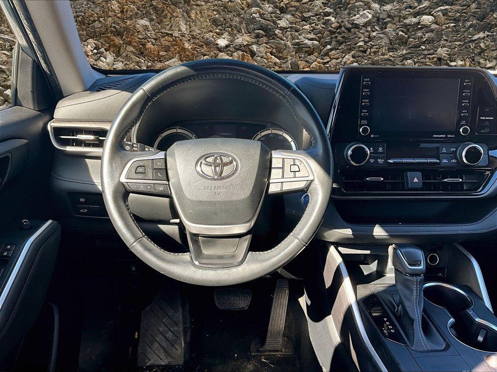 used 2022 Toyota Highlander Hybrid car, priced at $29,495