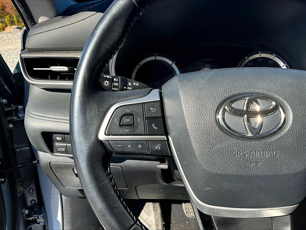 used 2022 Toyota Highlander Hybrid car, priced at $29,495