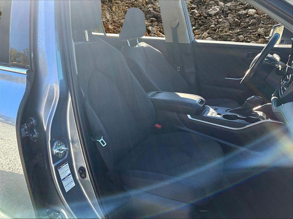 used 2022 Toyota Highlander Hybrid car, priced at $29,495