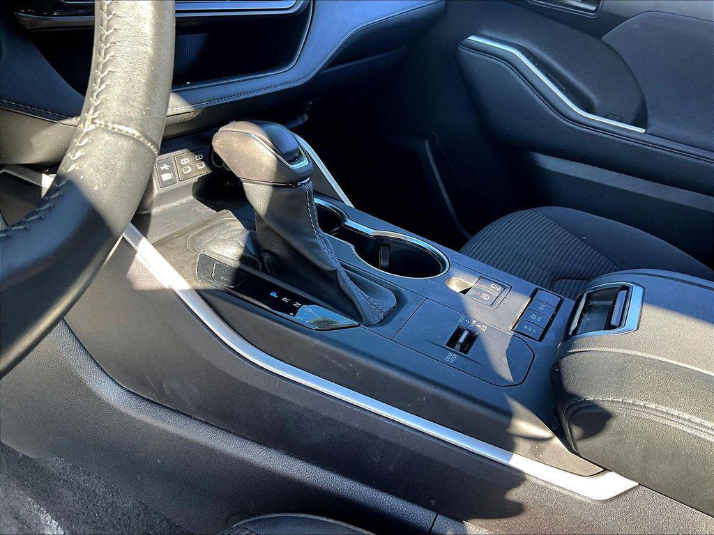 used 2022 Toyota Highlander Hybrid car, priced at $29,495