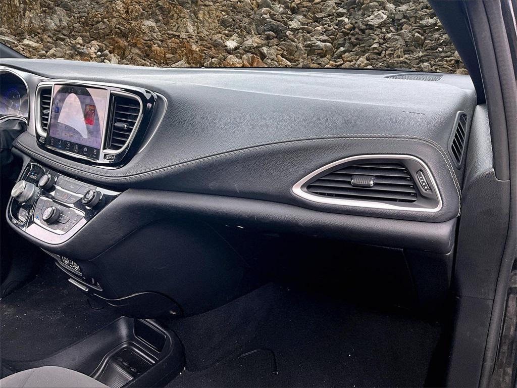 used 2022 Chrysler Pacifica car, priced at $16,995