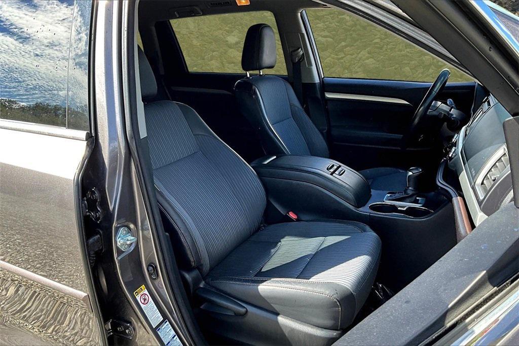 used 2015 Toyota Highlander car, priced at $11,995