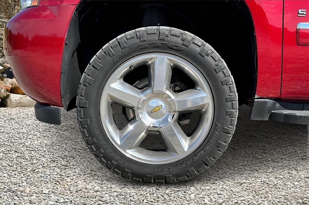 used 2014 Chevrolet Suburban car, priced at $11,995