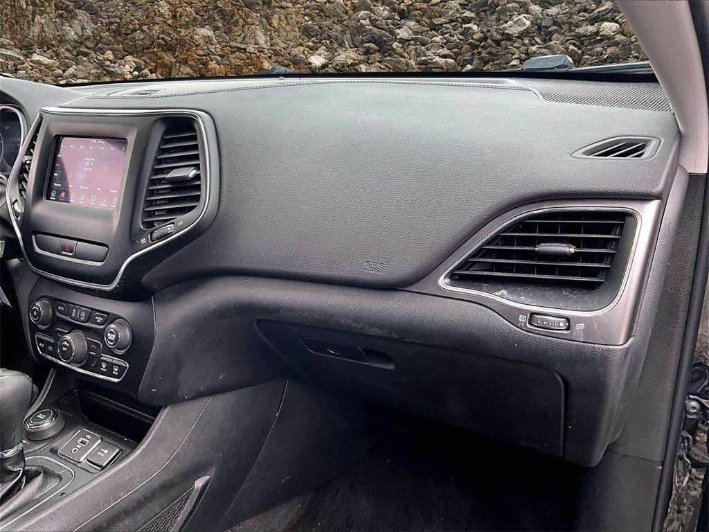 used 2019 Jeep Cherokee car, priced at $13,995