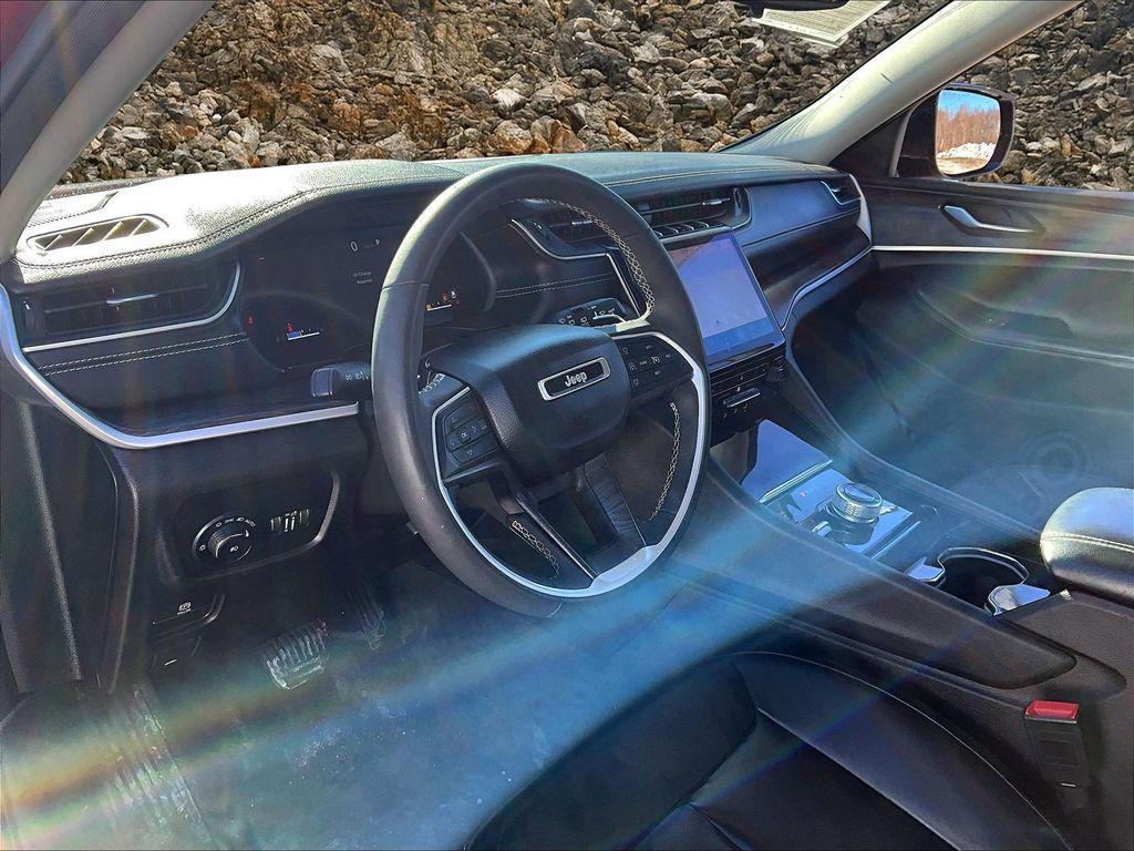 used 2023 Jeep Grand Cherokee car, priced at $27,995
