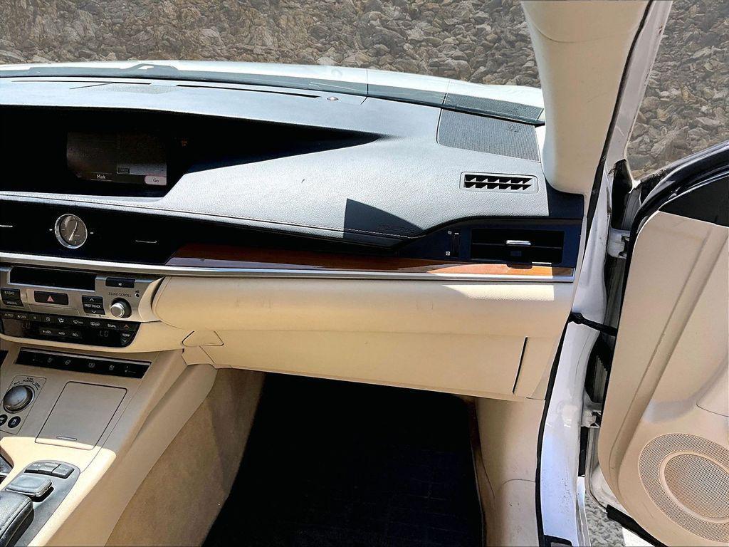 used 2015 Lexus ES 300h car, priced at $12,995