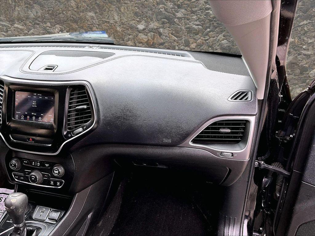 used 2019 Jeep Cherokee car, priced at $11,495
